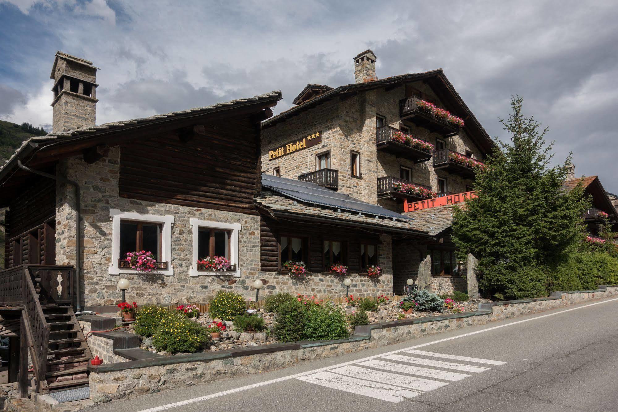 Petit Hotel Cogne Exterior foto