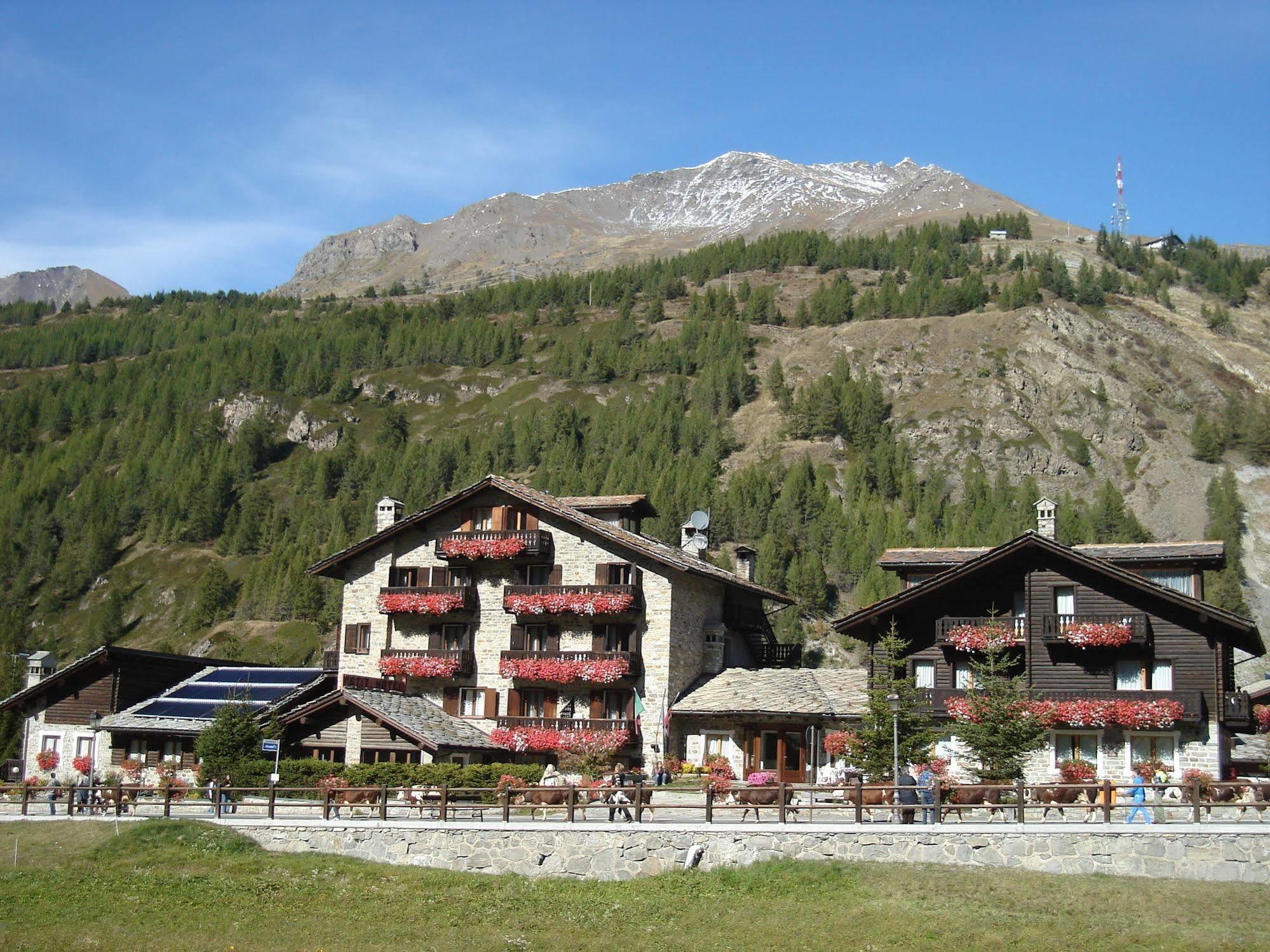 Petit Hotel Cogne Exterior foto